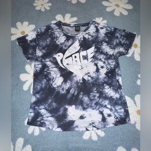 Tie Dye Blue and White Modern Lux T- Shirt, Medium, EUC
